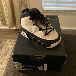 Baby Jordan Retro 9